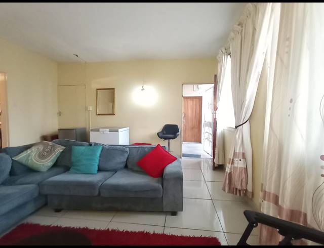 2 BEDROOM FLAT FOR SALE IN THE WOLDS